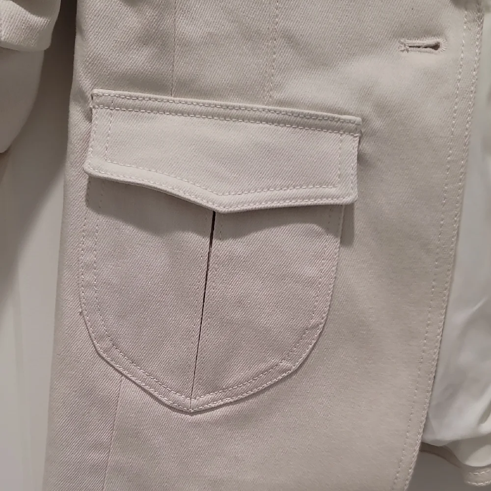 Cinq A Sept Cream Blazer with Ruched Sleeves - Picture 4 of 14